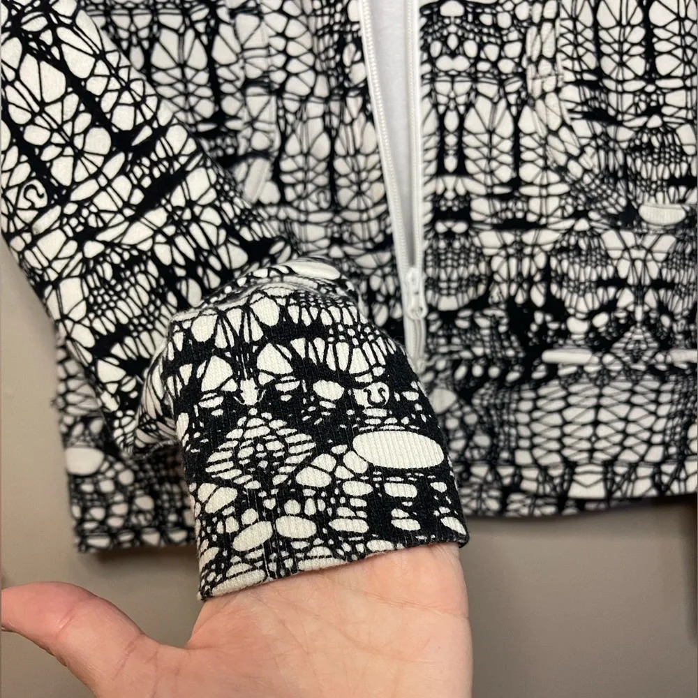 Lululemon Scuba Hoodie Full Zip White Black Glacier Lace Size 8 EUC limited edt - Picture 8 of 10